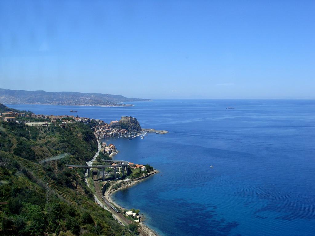 La Casa Di Ermelinda Bed & Breakfast Reggio Calabria Exterior photo